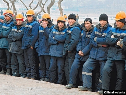 Rus pornosi: Xotin erining qarzini tolaydi