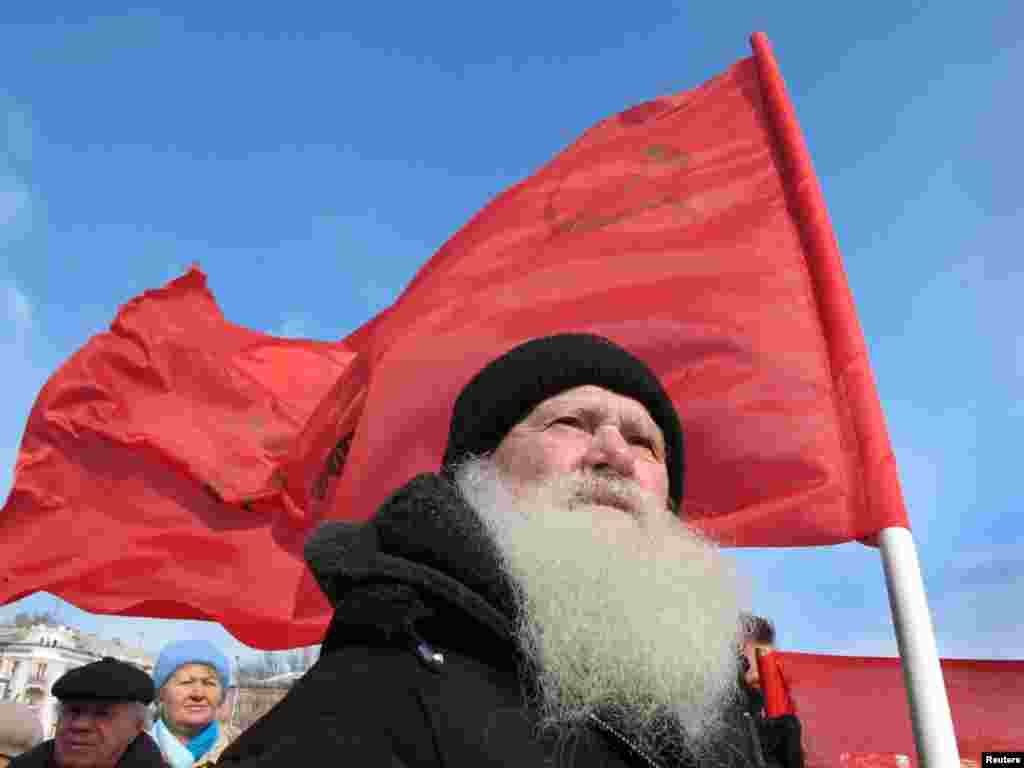 A demonstrator attends an antigovernment rally in the Russian city of Barnaul. - Thousands of people across Russia gathered on March 20 to protest government policies and to call for the resignation of Prime Minister Vladimir Putin. Photo by Andrei Kasprishin of Reuters