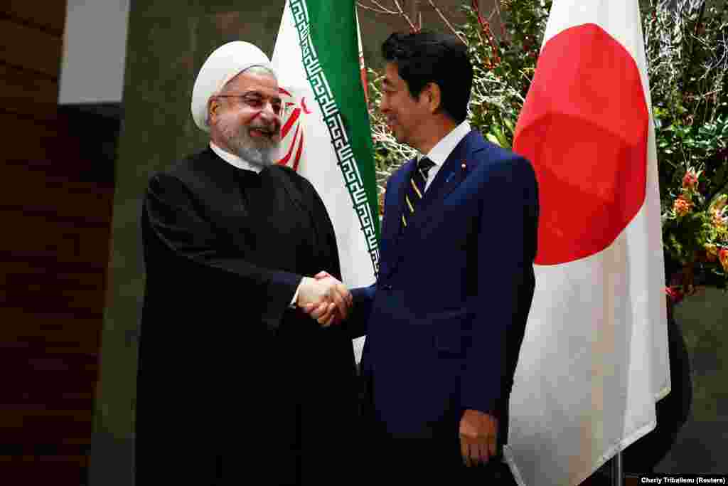 ЈАПОНИЈА - Иранскиот претседател Хасан Рохани се сретна со јапонскиот премиер Шинзо Абе, во време кога Токио се обидува да посредува меѓу Иран и Соединетите Американски Држави во услови на зголемени тензии меѓу двете земји.