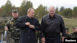 Rusia și Belarus discută înființarea unei uniuni statale. Exercițiile militare comune sunt obișnuite, dar provoacă îngrijorare sporită în contextul actual al mobilizării de forțe militare ale Rusie la granița cu Ucraina. Belarus este vecinul de la nord al Ucrainei.