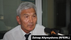 Өмүрбек Абдрахманов "Азаттыктын" Бишкек студиясында, 20-октябрь, 2011-жыл