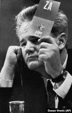 Слободан Мілошевич на з’їзді компартії, 1990 рік