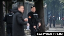 Поліція оточила будівлю американського посольства у столиці Чорногорії Подгориці, 22 лютого 2018 року