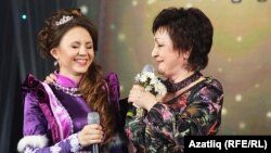 Гөлсирин Абдуллина укытучысы Венера Ганиева белән