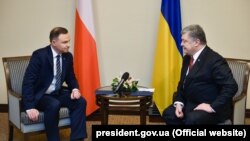 Президент України Петро Порошенко (праворуч) і президент Польщі Анджей Дуда. Харків, 13 грудня 2017 року