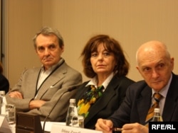 Dinu Zamfirescu, alături de poeta Ana Blandiana și de soțul acesteia Romulus Rusan