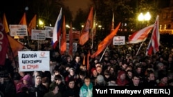 The size of the crowd at the opposition protest in Moscow was estimated to be between 5,000 and 10,000.