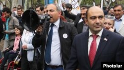Armenia - Nikol Pashinian (C) and Edmon Marukian (R), leaders o the opposition Yelk alliance, campaign for mayoral elections in Yerevan, 21Apr2017.