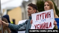 Під час протесту біля посольства Росії в Молдові проти російського масштабного вторгнення до України. Кишинів, 7 квітня 2022 року