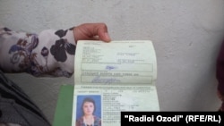 Многие этнические узбеки из Таджикистана не скрывают, что мечтают получить узбекский паспорт. 