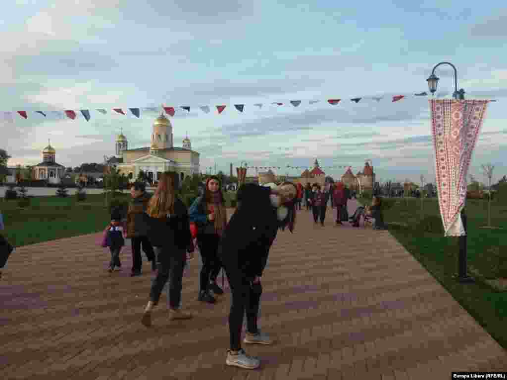 Tinerii din Bender marchează Ziua Unității naționale a Rusiei&nbsp;