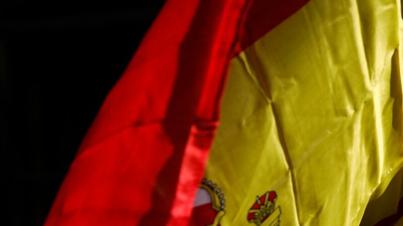 Испанияда аял-министрлер үстөмдүк кылган өкмөт ишин баштады 