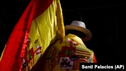 Participant la demonstranția împotriva independenței Cataloniei, Barcelona, 29 octombrie 2017.