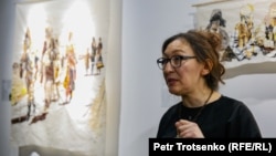 Сауле Сулейменова во время открытия выставки «Остаточная память». Алматы, 1 февраля 2019 года.