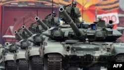 Российские танки Т-90 на Красной площади, репетиция Парада Победы, 2010 год