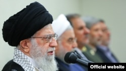 Верховный лидер Ирана аятолла Али Хаменеи (на переднем плане). 29 августа 2018 года.