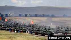 Exercițiul militar Vostok 2018: tancuri chineze la 250 de kilometri distanță de orașul rus Chita.