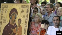Верующие в Киеве в ожидании патриарха Кирилла