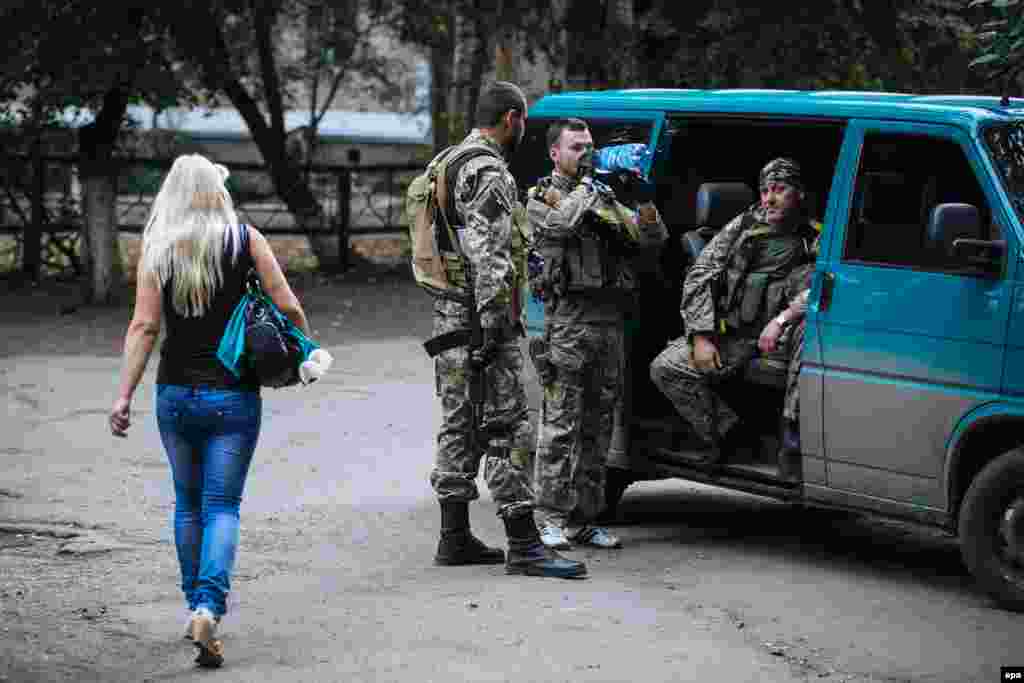 Українські військові біля блокпоста у Слов&#39;янську, 9 вересня 2014 року