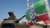Боец спецназа в Чечне на военном параде, архивное фото