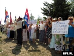 Пікет під час освячення Свято-Троїцького собору. 20 липня 2013 року