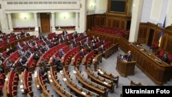 Представники опозиції оголосили про відкриття засідання парламенту в сесійній залі Верховної Ради України, Київ, 4 квітня 2013 року
