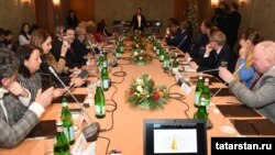 Татарстан президенты Рөстәм Миңнеханов Миланда Италиядә яшәүче татарлар белән очраша. 12 декабрь 2017