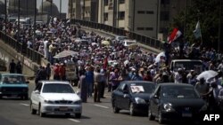 مناصرون للرئيس المصري المعزول محمد مرسي في إعتصام بالقاهرة
