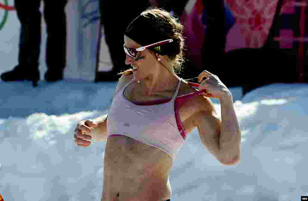 Germany&#39;s Nicole Fessel of Germany prepares for women&#39;s cross-country 4 x 5km relay competition. (EPA/Filip Singer)