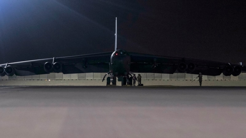 Американски бомбардери пристигнаа во воената база во Катар 