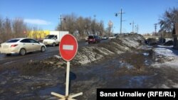 Теміржол депосы ауданындағы көлік жүретін көпір. Орал, 27 ақпан 2017 жыл.