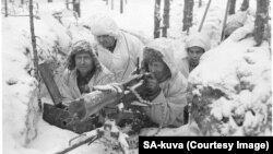 Фин жоокерлери "Кышкы согуш" маалында коргонууда. 1939-40-жж.