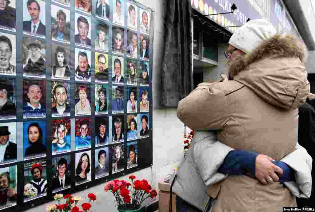 Акция памяти погибших 13 лет назад в Театральном центре на Дубровке в Москве. 26 октября 2013 года
