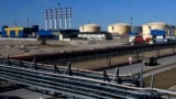 Нефтеперерабатывающие и нефтеперекачивающие комплексы порта "Усть-Луга" в Ленинградской области России