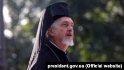 Представник Вселенського патріарха Варфоломія митрополит Гальський Еммануїл