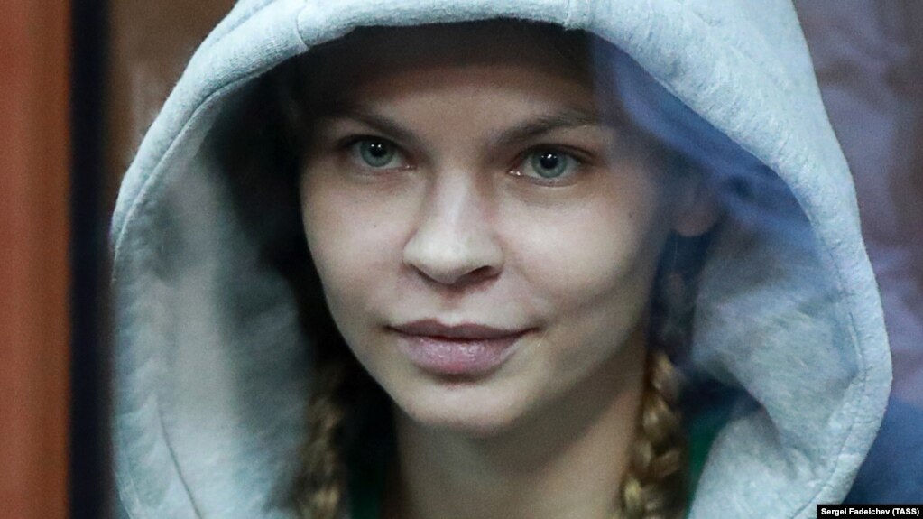 Мне хватило: Настя Рыбка извинилась перед Дерипаской в суде Мне хватило: Настя Рыбка извинилась перед Дерипаской в суде