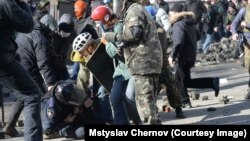 This photo from the clashes between protesters and police in Kyiv in 2014 was used by the Trump campaign to highlight the U.S. president's stance on crime.