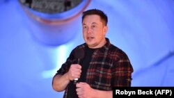 SpaceX ширкати асосчиси Илон Маск