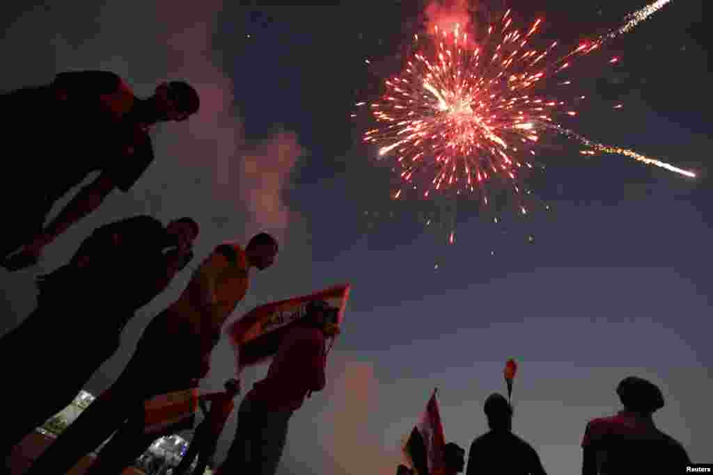 People celebrate in Baghdad after the United Nations announced the end of sanctions imposed on Iraq. (Reuters/Thaier al-Sudani&nbsp;)