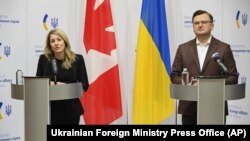 Глава канадського МЗС Мелані Джолі побувала в Україні 18 січня – за кілька днів Канада виділила кредит близько $100 млн на економіку