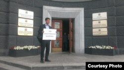 Коммунист Цыренов наказан за протест у здания неработающего суда