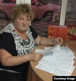 Елена Барзукаева читает письмо сына о пытках