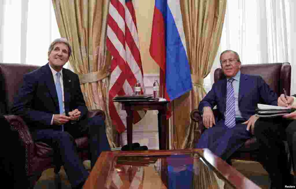 دیدار جان کری، وزیر خارجه آمیرکا با سرگئی لاوروف، وزیر خارجه روسیه در وین، ۳۰ ژوئن&nbsp;​۲۰۱۵ 