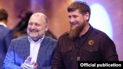 Министр Чечни по нацполитике, внешним связям, печати и информации Джамбулат Умаров и глава ЧР Рамзан Кадыров, архивное фото