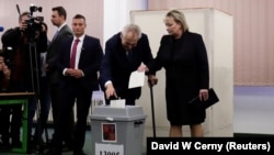 Земан гласа на изборите во Чешка.
