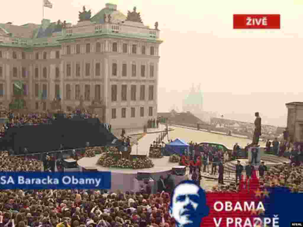 Плоштадот пред замокот Храдчани за време на говорот на американскиот претседател Барак Обама