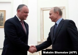Russian President Vladimir Putin (right) meets with Moldovan counterpart Igor Dodon at the Kremlin in Moscow in January 2019.