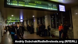 Дослідження зразків пасажирки, яка їхала у потязі з Росії до України, показали, що вона не інфікована коронавірусом Covid-19