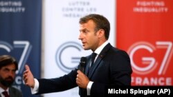 Emanuel Makron pozdravlja lidere država članica grupe G7, 24. august 2019