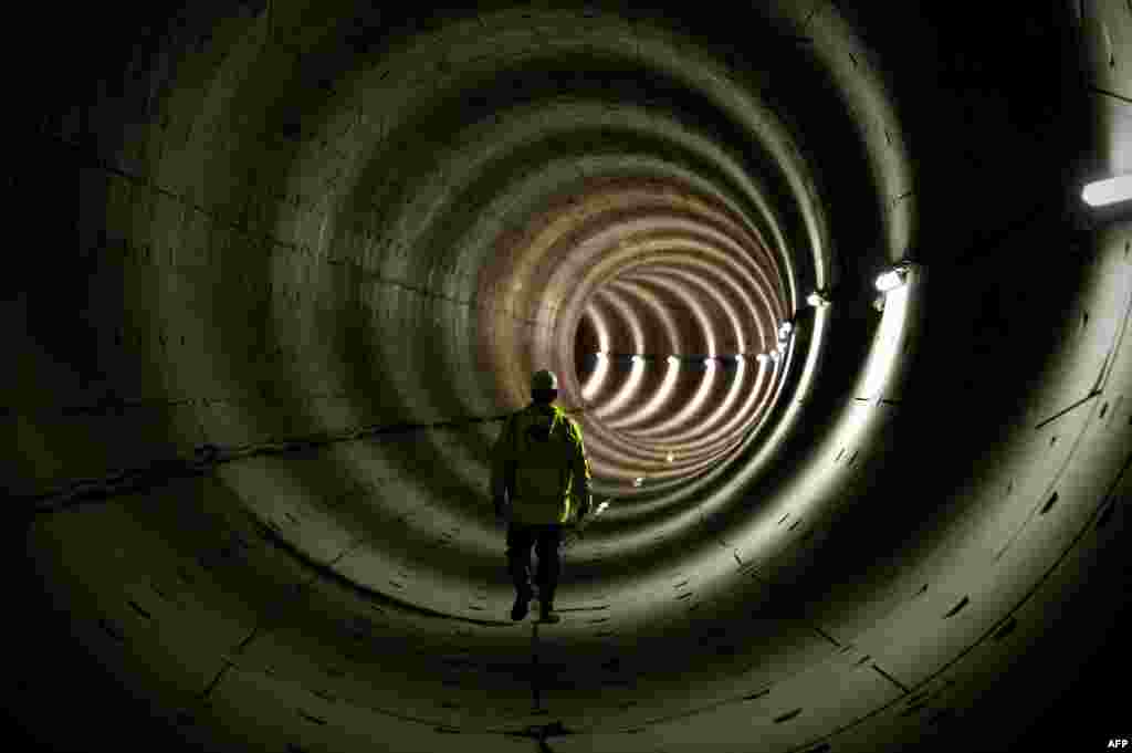 A worker stands in the tunnel of the North-South subway line in Amsterdam. Completion of the line is scheduled for 2017. (AFP/Robin Van Lonkhuijsen)